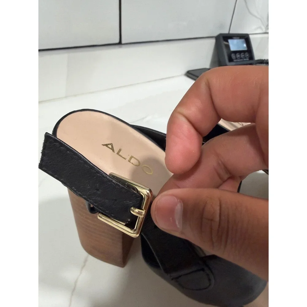 Aldo Womens Black Leather Block Heel Ankle Strap Sandals Gold Buckle Size 9